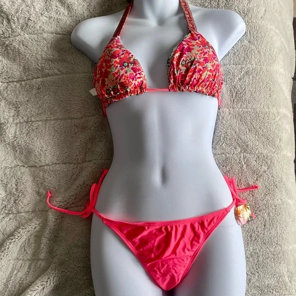 Bikini - Picture 2 of 4